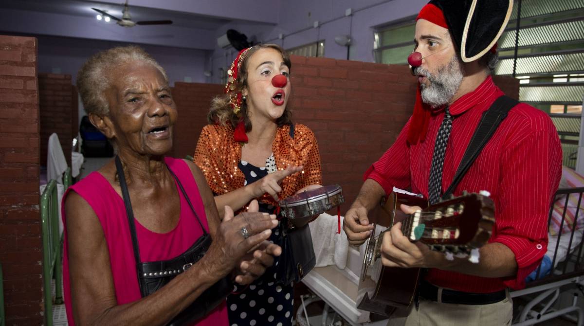 Rio,28/02/2019 - Lar Amparo Thereza de Cristina - Artistas do grupo Teatro do Sopro, realizam visitas semanais ao Lar Amparo Thereza de Cristina, Riachuelo, zona norte do Rio de Janeiro.Foto: Armando Paiva/ Agência O Dia Cidade, Especial, Lar Amparo Thereza de Cristina