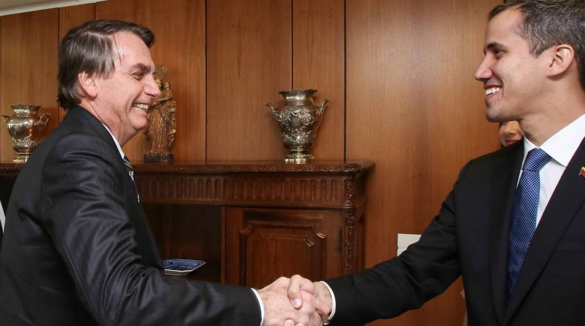 O presidente Jair Bolsonaro durante encontro com o autoproclamado presidente interino da Venezuela, Juan Guaidó, no Palácio do Planalto. - Marcos Corrêa/PR