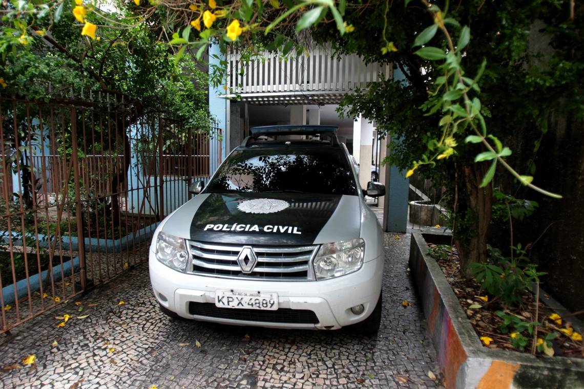Rio de Janeiro 28/02/2019 - A Corregedoria da Polícia Civil faz, na manhã desta quinta-feira, uma operação contra policiais civis acusados de praticarem extorsão. Um dos alvos da ação, que é a terceira fase da Operação Quarto Elemento (de setembro de 2017), é o policial Flavio Pacca Castello Branco, de 57 anos, que é consultor de segurança do governador Wilson Witzel (PSC). Foto: Luciano Belford/Agência O Dia