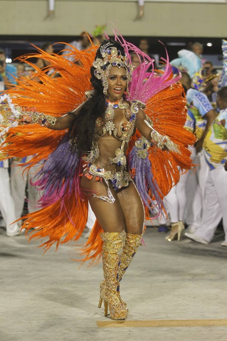 07/02/2016. Desfile do G.R.E.S. Beija-Flor de Nilópolis, pelo grupo Especial do Carnaval do Rio de Janeiro, realizado no Sambódromo da Marquês de Sapucaí, no Rio de Janeiro, neste domingo (7). Foto - Alexandre Brum / Agência O Dia