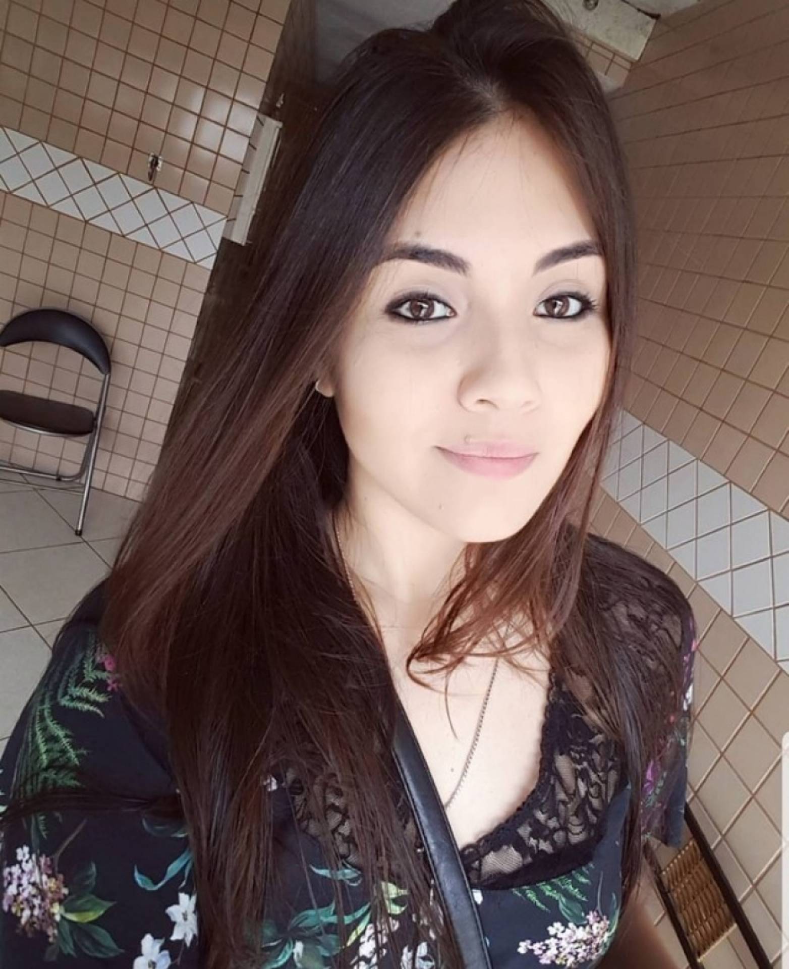 Karina Neustadter Castellanos, de 24 anos, perdeu os movimentos após acidente pegando onda de peito na praia