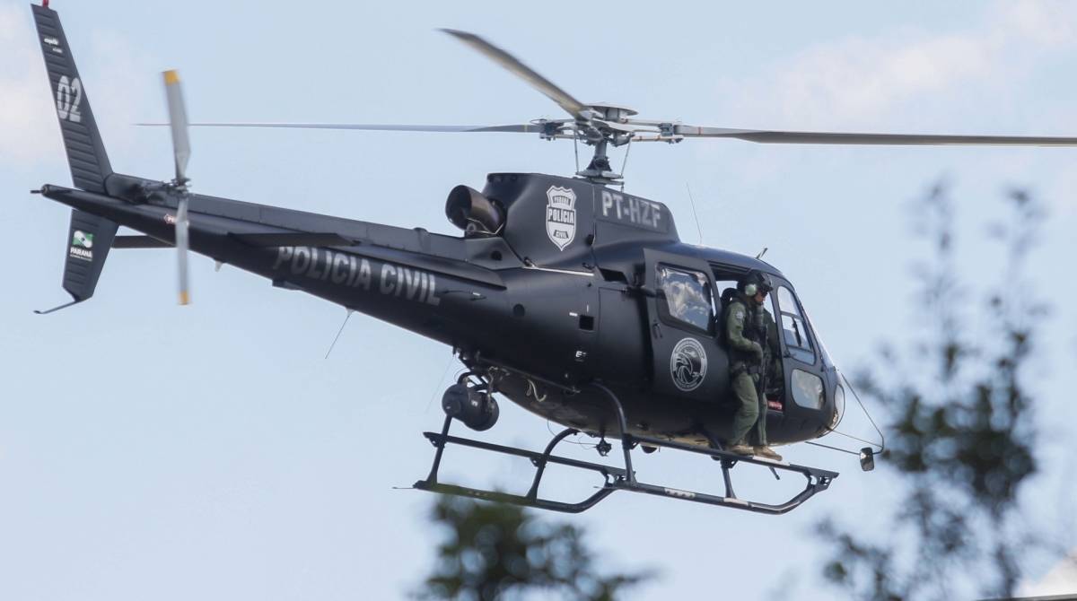 Escoltado, Lula chega à PF de Curitiba de helicóptero