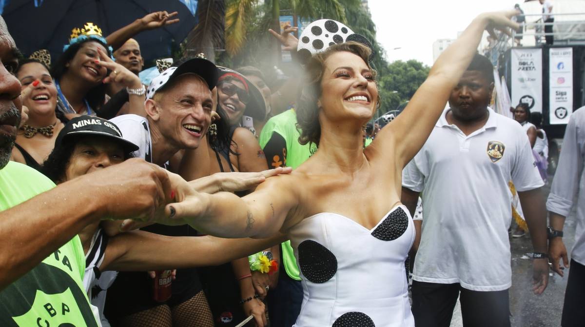 Rio de Janeiro - RJ - 02/03/2019 - Desfile de Blocos - Desfile do Bloco Cordao da Bola Preta, na Avenida Primeiro de Março, centro do Rio - na foto, atriz Paola Oliveira - Foto Reginaldo Pimenta / Agencia O Dia