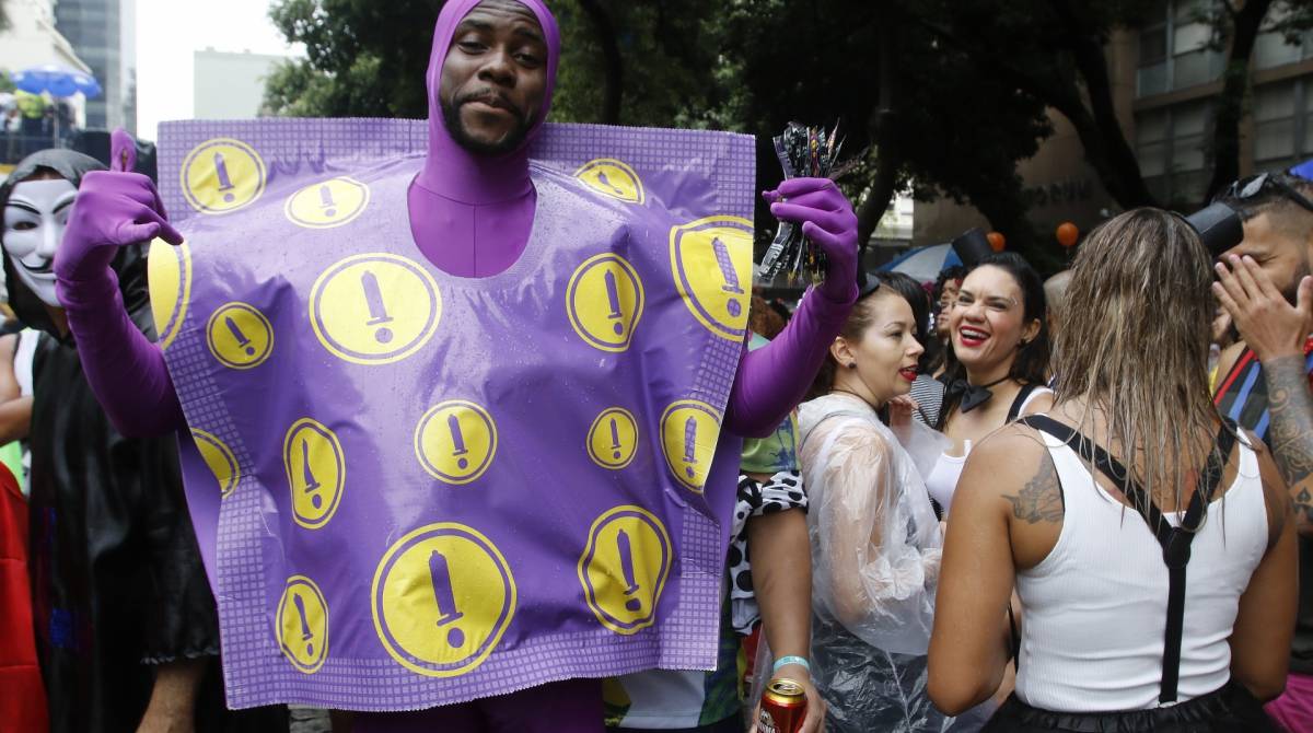 Rio de Janeiro - RJ  - 02/03/2019 - Desfile de Blocos - Desfile do Bloco Cordao da Bola Preta, na Avenida Primeiro de Mar&ccedil;o, centro do Rio - Foto Reginaldo Pimenta / Agencia O Dia