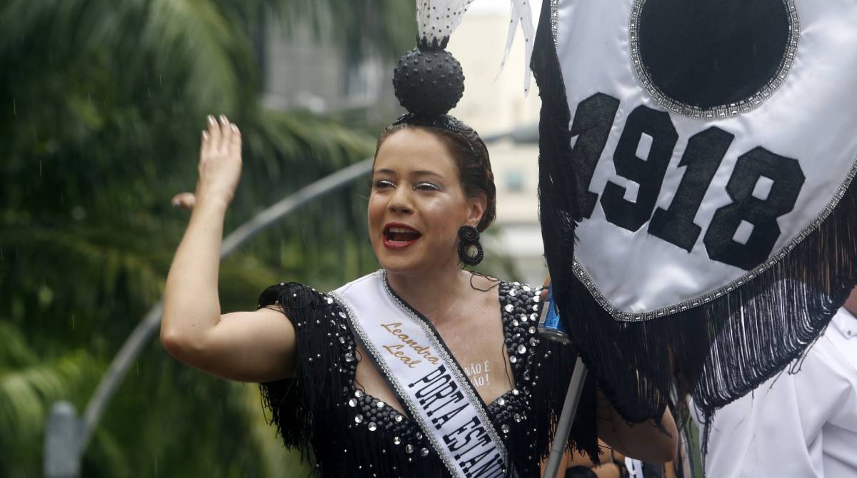 Rio de Janeiro - RJ  - 02/03/2019 - Desfile de Blocos - Desfile do Bloco Cordao da Bola Preta, na Avenida Primeiro de Mar&ccedil;o, centro do Rio - na foto, Atriz Leandra Leal - Foto Reginaldo Pimenta / Agencia O Dia