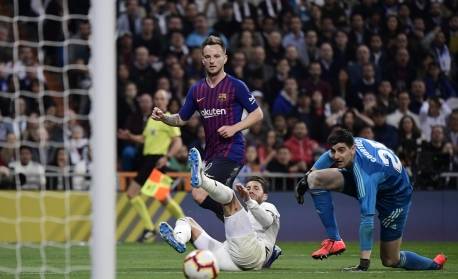 Ex-jogador do Barcelona anuncia aposentadoria aos 37 anos