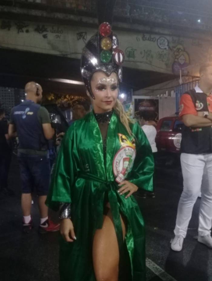 Carla Diaz representa o 'jeitinho brasileiro'