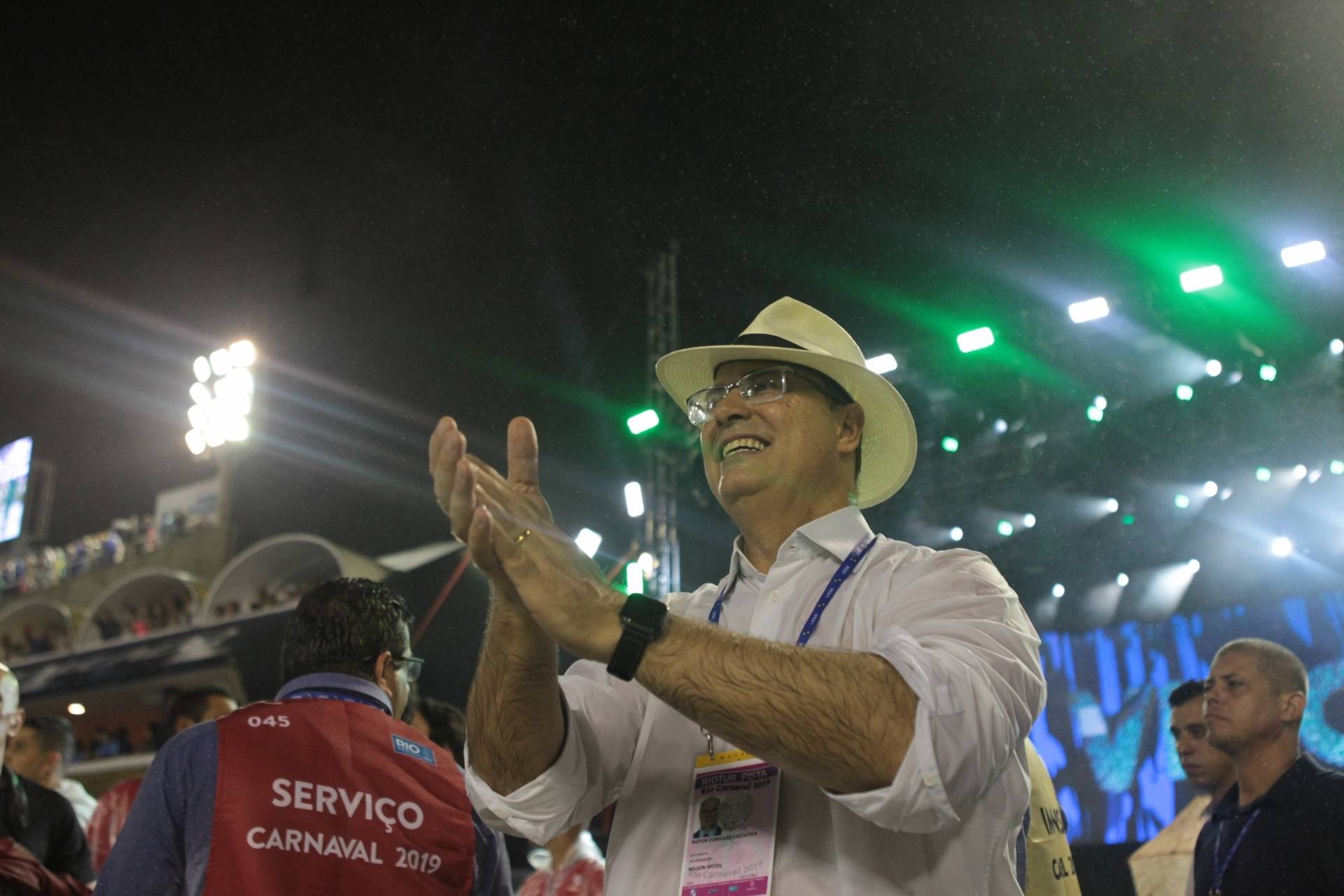 Wilson Witzel acompanha desfile do Imp&eacute;rio Serrano da pista - Luciano Belford / Ag&ecirc;ncia O Dia