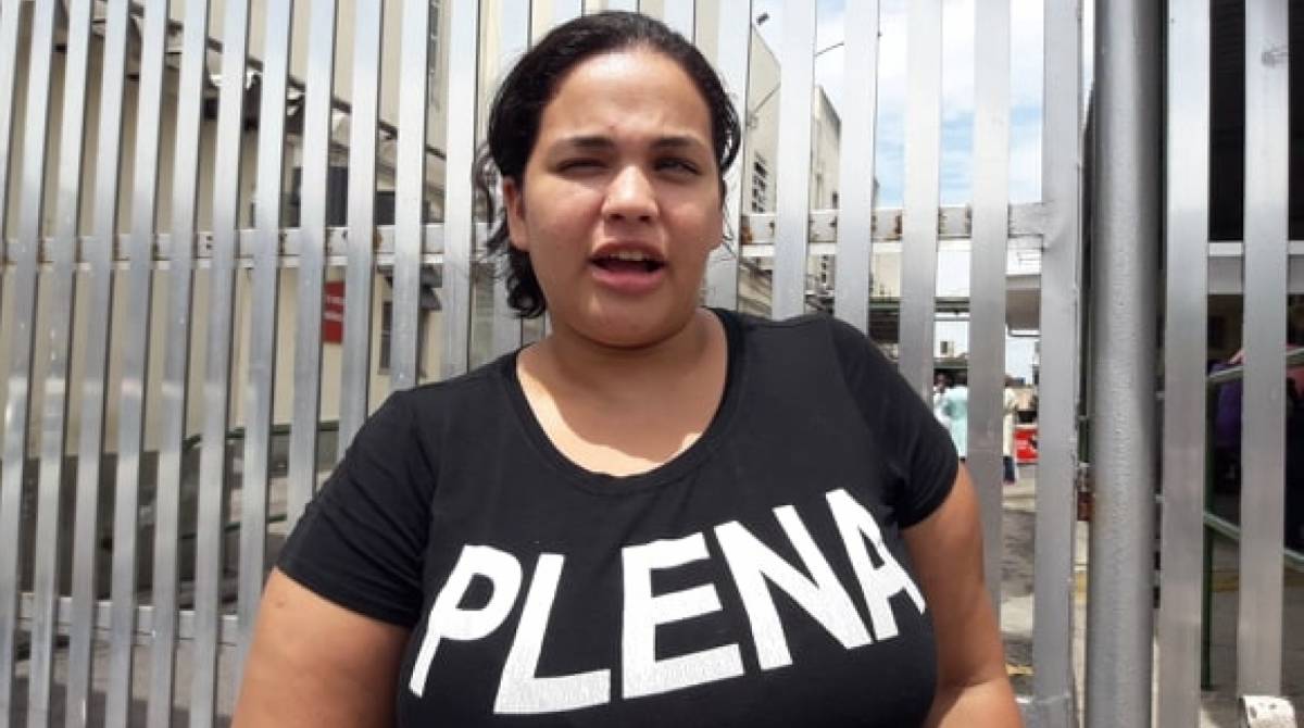 ThaÃs Antunes, de 19 anos, ficou com o pé queimado na correria na hora do tiroteio. O marido dela, André Luiz Lima de Oliveira, de 20 anos, teve o corpo queimado ao cair na fritadeira com óleo fervente