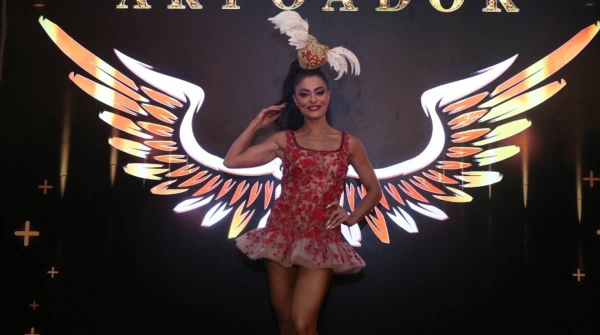 Juliana Paes é musa de camarote na Marquês de Sapucaí - Picasa