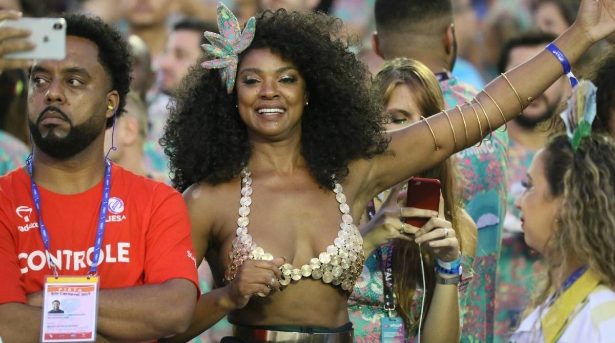 Cris Vianna desfilou a frente da bateria da Imperatriz por quatro anos