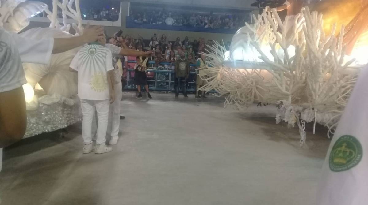 Carro soltou-se, 'criando' alegoria extra