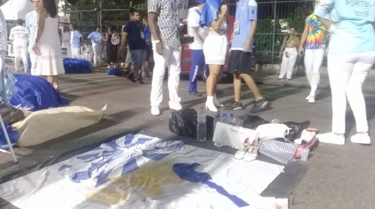 Lucinha Nobre se concentra antes de entrar na Avenida