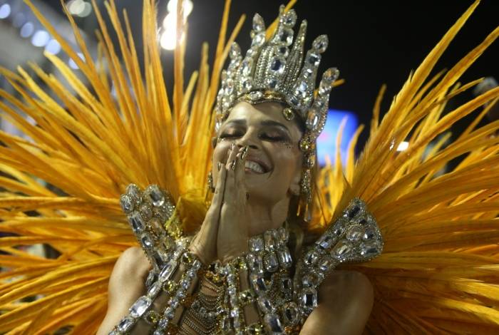 Grazi Massafera Grava Cena Como Rainha De Bateria Durante Desfile Da Imperatriz O Dia Carnaval