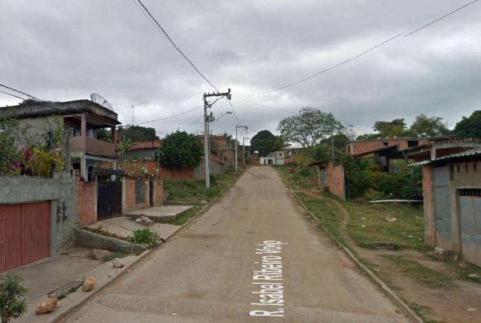 Carro estava na Rua Isabel Ribeiro Volp