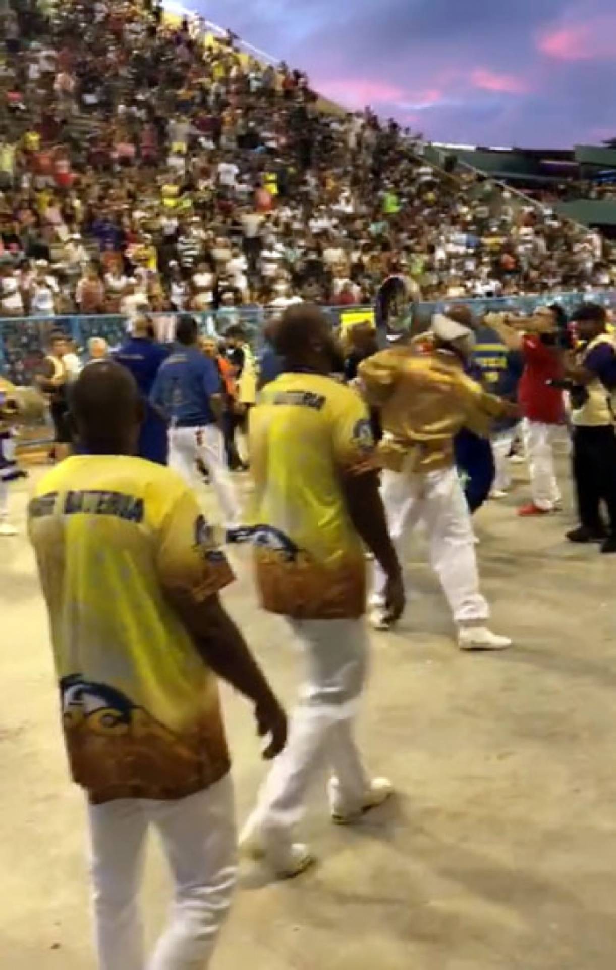 Rainha não participa do aquecimento da bateria