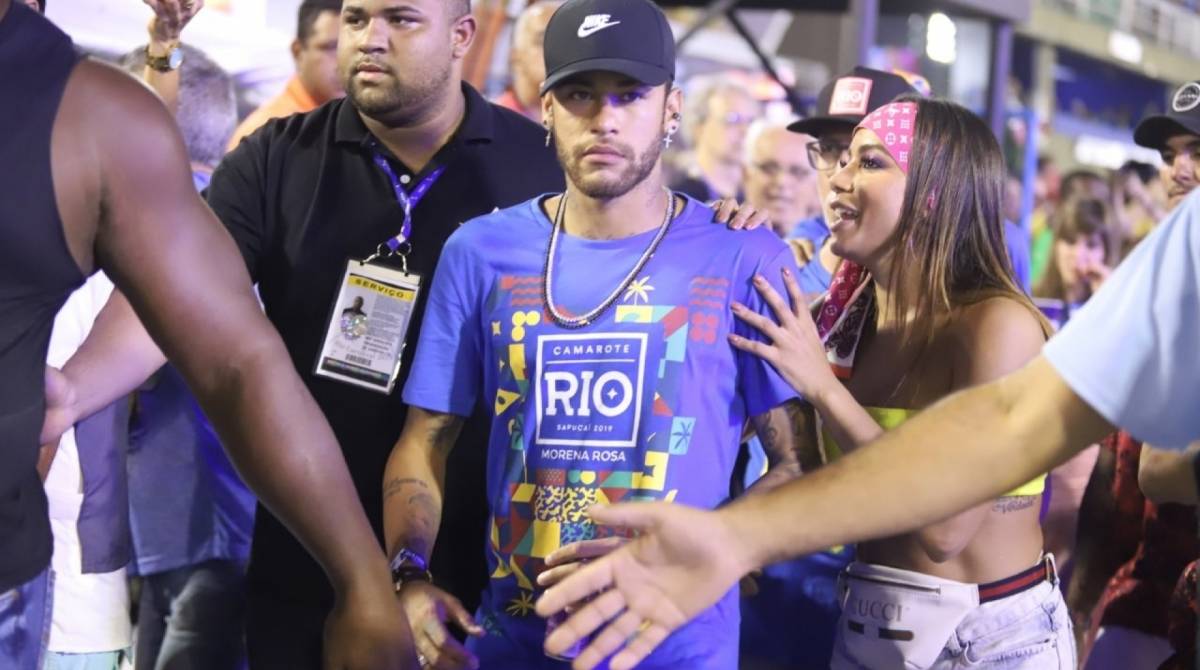 Luz na passarela que lá vem eles!