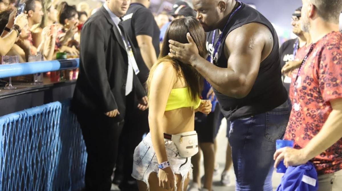 Luz na passarela que lá vem eles!