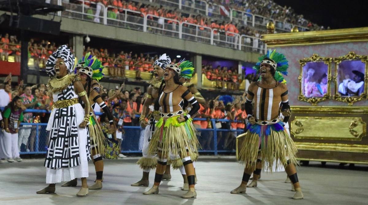 Assistir Carnaval - 'Mais invasão do que descobrimento' é o tema