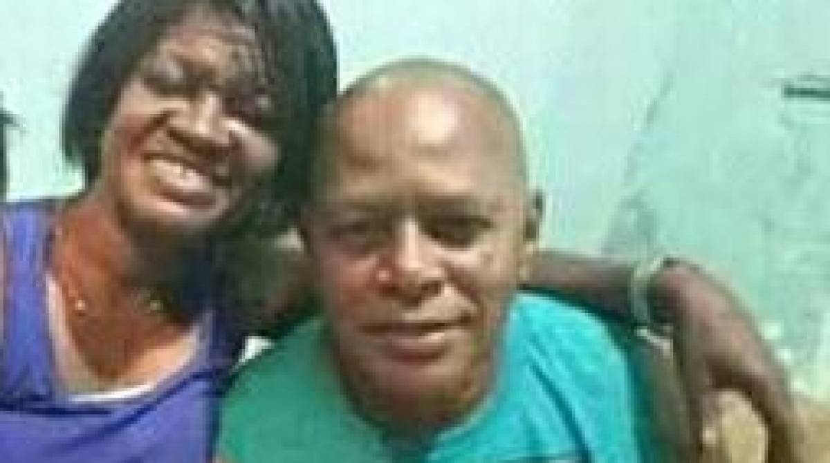 Casal voltava de bloco em São João de Meriti quando uma forte chuva atingiu a região