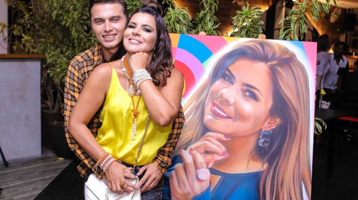 Mara Maravilha comemora seu aniversário de 51 anos com amigos e familiares