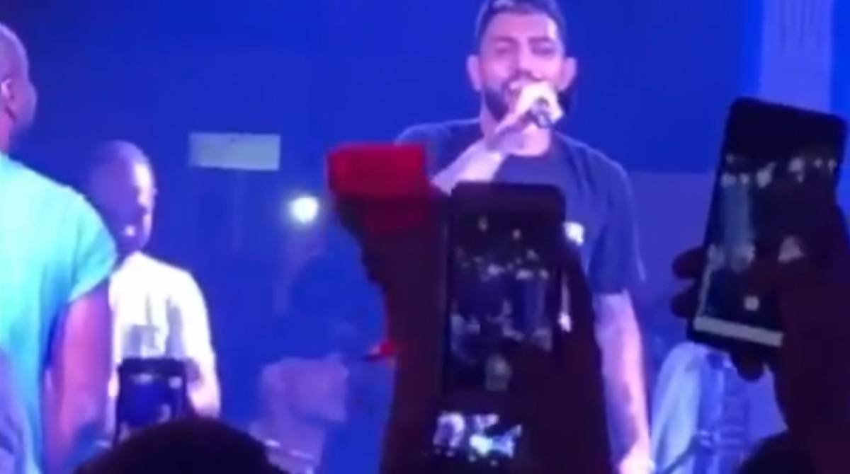 Gabigol puxa música da torcida do Flamengo em show de Thiaguinho - Reprodução