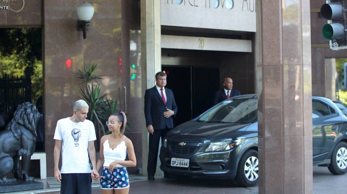 Rio de Janeiro, 08/03/2019, sexta feira - Hotel Novo Mundo, cosntruido na decada 40 esta encerrando suas atividades no final desse mes, um hotel hist&oacute;rico, considerado um dos mais tradicionais da cidade. &Eacute; famoso por ter hospedado diversos nomes de destaque da pol&iacute;tica nacional e internacional, j&aacute; que se encontra ao lado do Pal&aacute;cio do Catete, antiga sede e resid&ecirc;ncia oficial do presidente da rep&uacute;blica. Hospedes Jefferson e Hana Christian.  Foto: Marcio Mercante / Agencia O Dia.