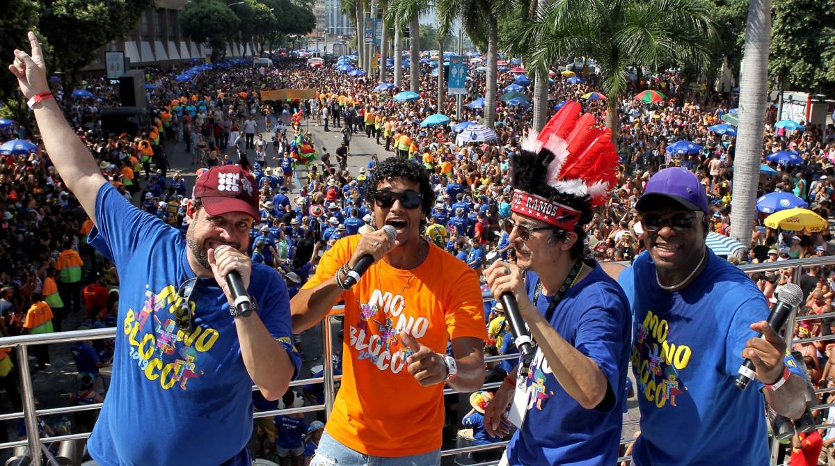 Monobloco arrasta multid&atilde;o na despedida do Carnaval no Rio