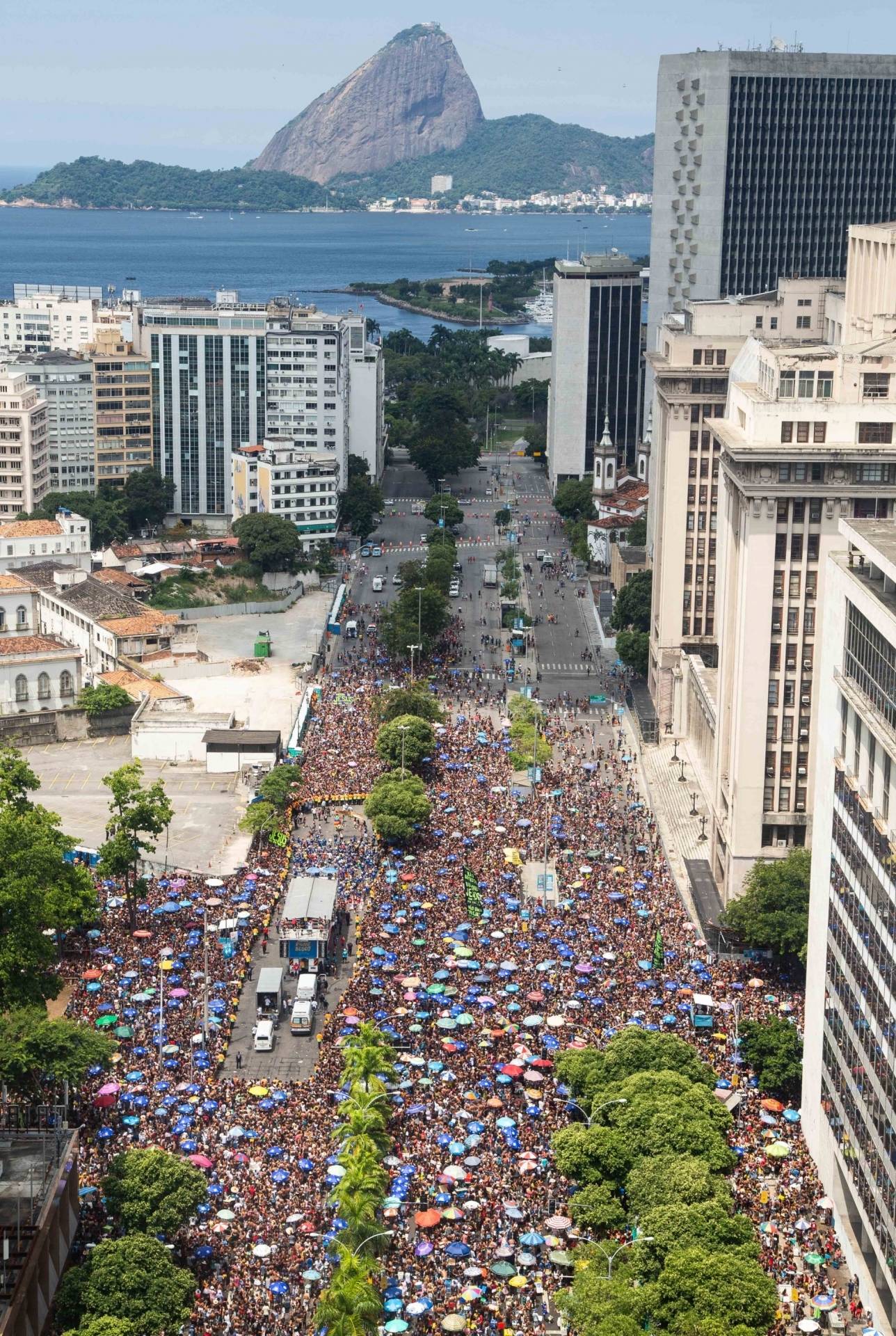 Monobloco reúne foliões no Centro do Rio O Dia na Folia O Dia