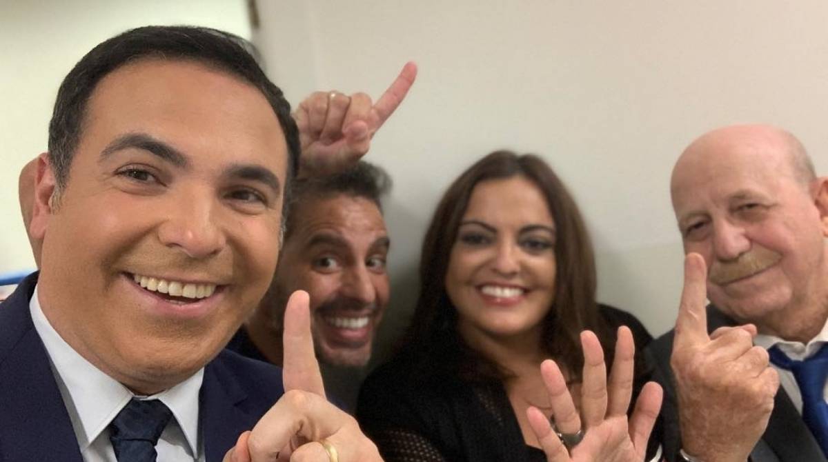 Reinaldo Gottino, Marcos Souza, Fabíola Reipert e Renato Lombardi nos bastidores do \'Balanço Geral\'