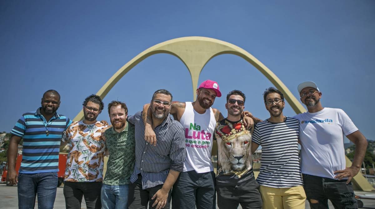 Carnaval 2019 - Mat&eacute;ria com carnavalescos do carnval de 2019. Local: Marqu&ecirc;s de Sapuca&iacute;, Rio de Janeiro RJ. Foto: Daniel Castelo Branco / Ag&ecirc;ncia O Dia.Mangueira: Leandro Vieira.Mocidade: Jack Vasconcelos (camisa social listrada) .Vila Isabel: Edson Pereira (o que estava com bon&eacute; da Vila).Grande Rio: Gabriel Haddad e Leonardo Bora (os &uacute;ltimos, que tem o ruivinho).Para&iacute;so do Tuiuti: Jo&atilde;o Vitor Ara&uacute;jo (negro).Est&aacute;cio de S&aacute;: Tarc&iacute;sio Zanon (camisa le&atilde;o e &oacute;culos escuros).S&atilde;o Clemente: Jorge Silveira (&oacute;culos de grau, magrinho)