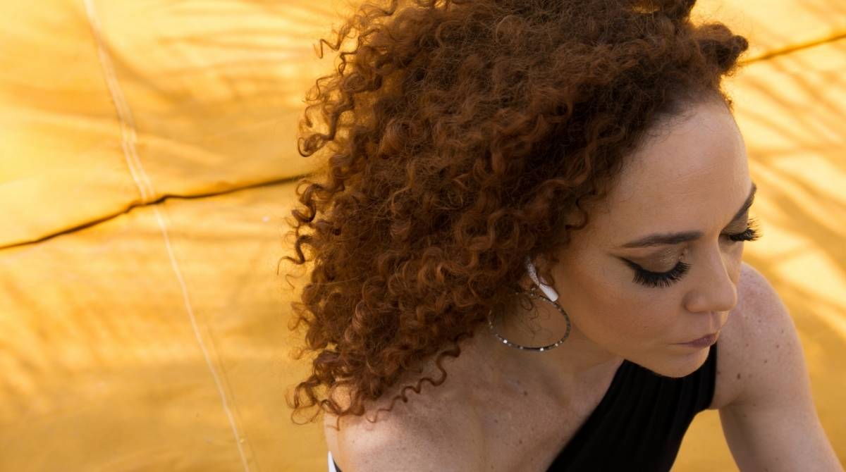 Laila Garin lança DVD com o grupo A Roda