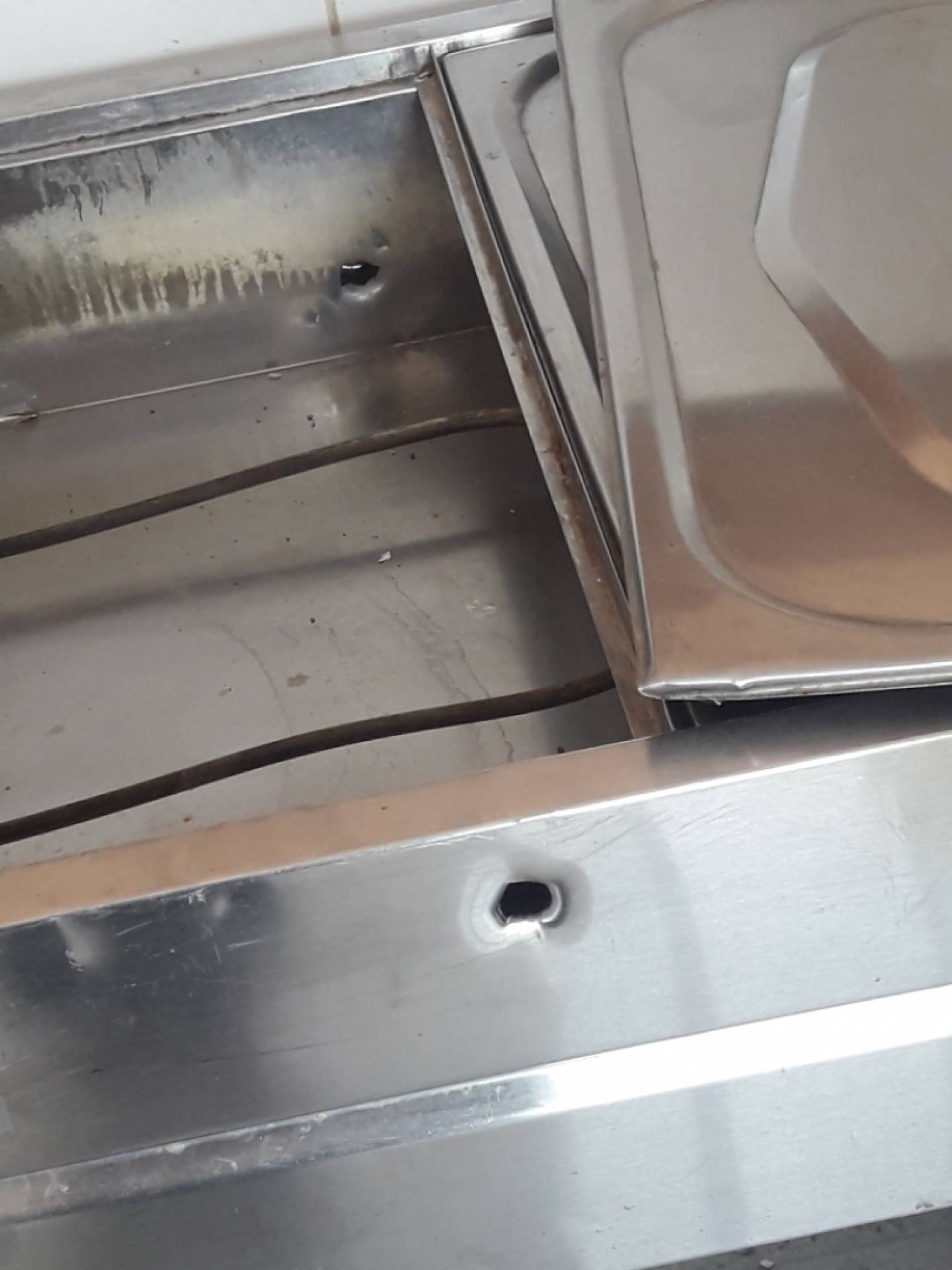 Refeitório do Colégio Estadual Marcilio Dias foi atingido por tiros nesta manhã