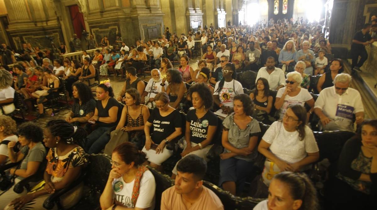  Uma série de eventos programados para esta quinta-feira vão lembrar o primeiro ano da execução de Marielle Franco e do motorista Anderson Gomes. Desde o início da manhã, simpatizantes da vereadora estão nas ruas em atos.                              Estefan Radovicz / Agência O Dia                                   CIDADE,RIO,MARIELLE,ANIVERÁRIO,MORTE