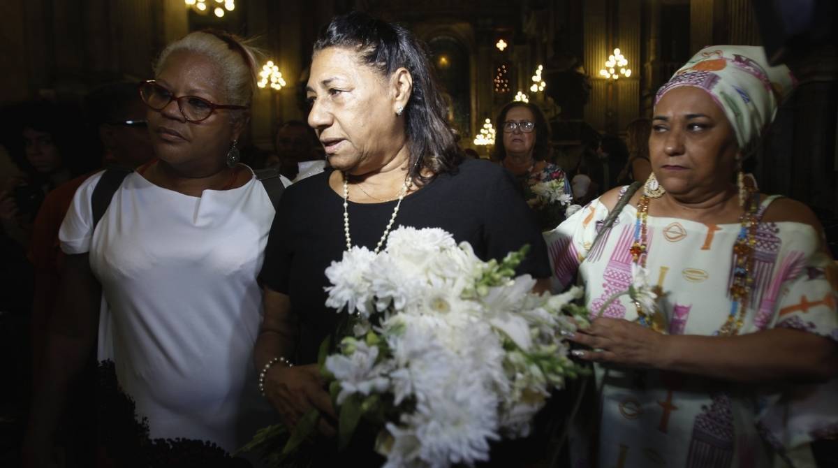  Uma série de eventos programados para esta quinta-feira vão lembrar o primeiro ano da execução de Marielle Franco e do motorista Anderson Gomes. Desde o início da manhã, simpatizantes da vereadora estão nas ruas em atos. Na foto, pai e mãe de Danielle na missa de um ano de sua morte celebrada na Igreja da Candelária,centro do Rio.                             Estefan Radovicz / Agência O Dia                                   CIDADE,RIO,MARIELLE,ANIVERÁRIO,MORTE