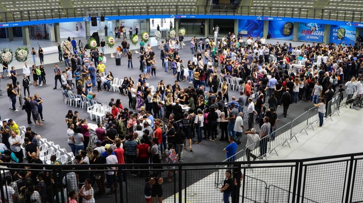 Suzano, 14/03/2019 - AG&Ecirc;NCIA DE NOT&Iacute;CIAS - PARCEIRO -  VEL&Oacute;RIO-CRIME-SP - Vel&oacute;rio coletivo dos alunos assassinados na Escola Raul Brasil, por dois homens encapuzados que invadiram a escola na manha de quarta-feira (13), realizado na Arena Suzano,  em Suzano, na manh&atilde; desta quinta-feira, 14 - Foto: Paulo Guereta/Parceiro/Ag&ecirc;ncia O Dia