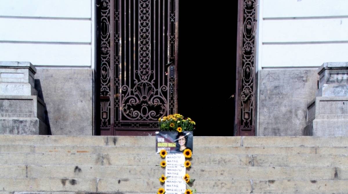 Ato p&uacute;blico em frente &agrave; C&acirc;mara Municipal