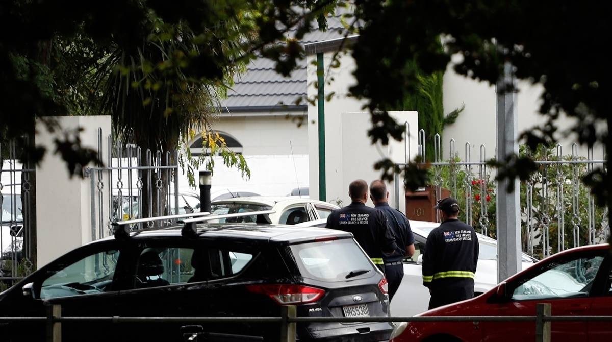 Security officials walk outside the Masjid al Noor mosque after a shooting incident in Christchurch on March 15, 2019. - Attacks on two Christchurch mosques left at least 40 dead on March 15, with one gunman identified as an Australian extremist -- apparently livestreaming the assault that triggered the lockdown of the New Zealand city. (Photo by Tessa BURROWS / AFP)