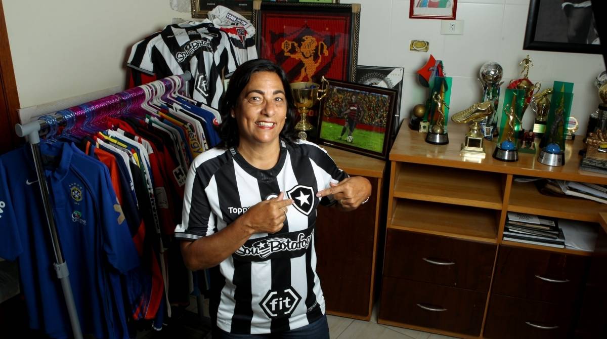 Rio de Janeiro - 15/03/2019 - ESPECIAL - Dona Maria Cristina Souza mãe do jogador Diego Souza. Foto: Luciano Belford/Agência O Dia