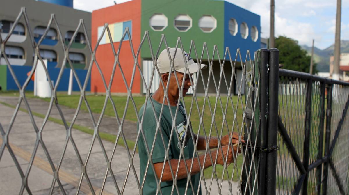 Rio de Janeiro 15/03/2019 - Funcionario do CIEP Brigadeira Sergio Carvalho aonde um aluno esfaqueou um outro aluno na tarde desta quinta feira. Foto: Luciano Belford/Agência O Dia