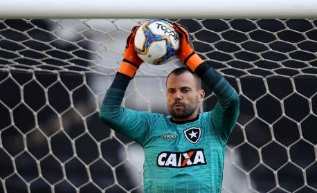 Botafogo é condenado na Justiça a pagar R$ 1,5 milhão a Diego Cavalieri