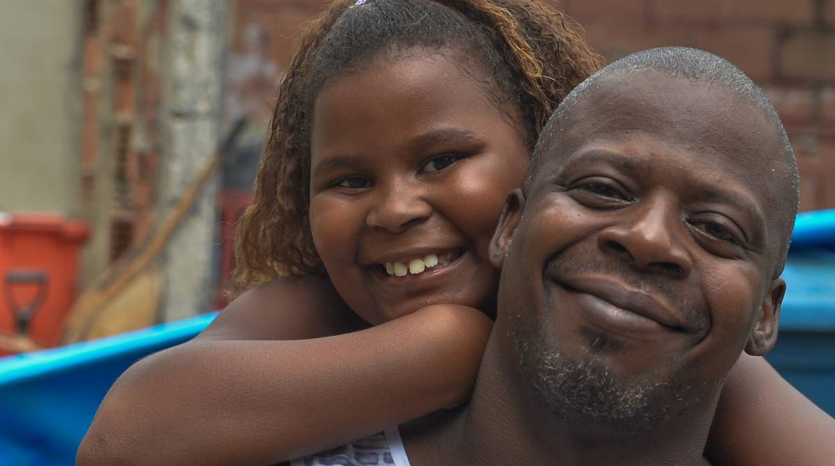 Ricardo Osares &eacute; o orgulhoso pai da menina Adrielly