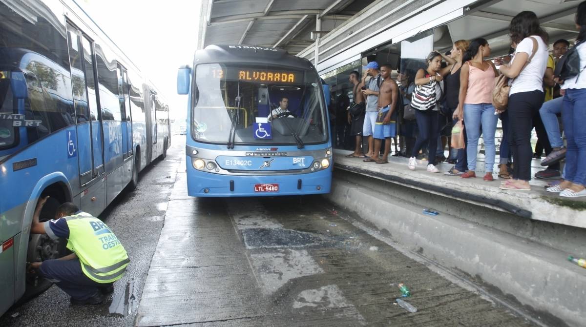 Manifesta&ccedil;&atilde;o aconteceu na esta&ccedil;&atilde;o Mato Alto - Estefan Radovicz / Ag&ecirc;ncia O Dia