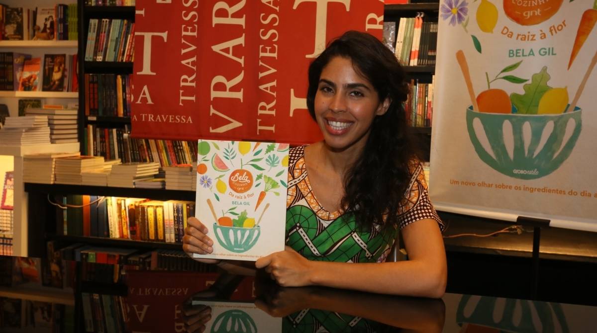 Bela Gil lança livro em shopping do Leblon