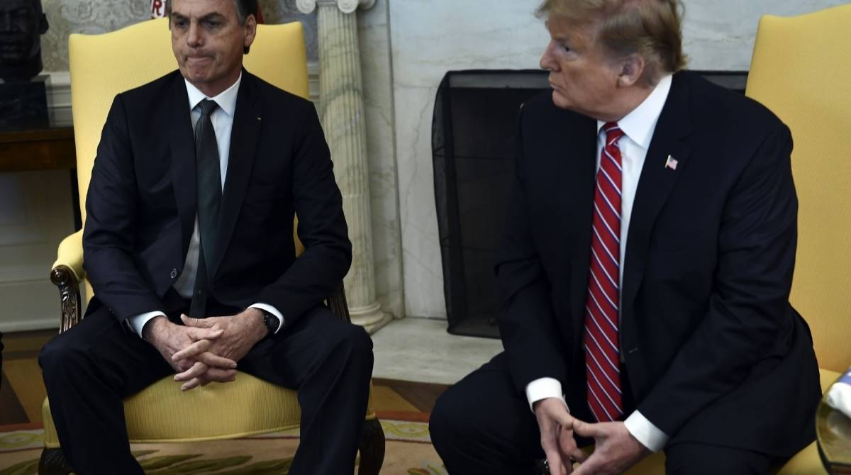 O presidente dos EUA, Donald Trump se reúne com o presidente brasileiro Jair Bolsonaro no Salão Oval da Casa Branca em 19 de março de 2019 em Washington, DC