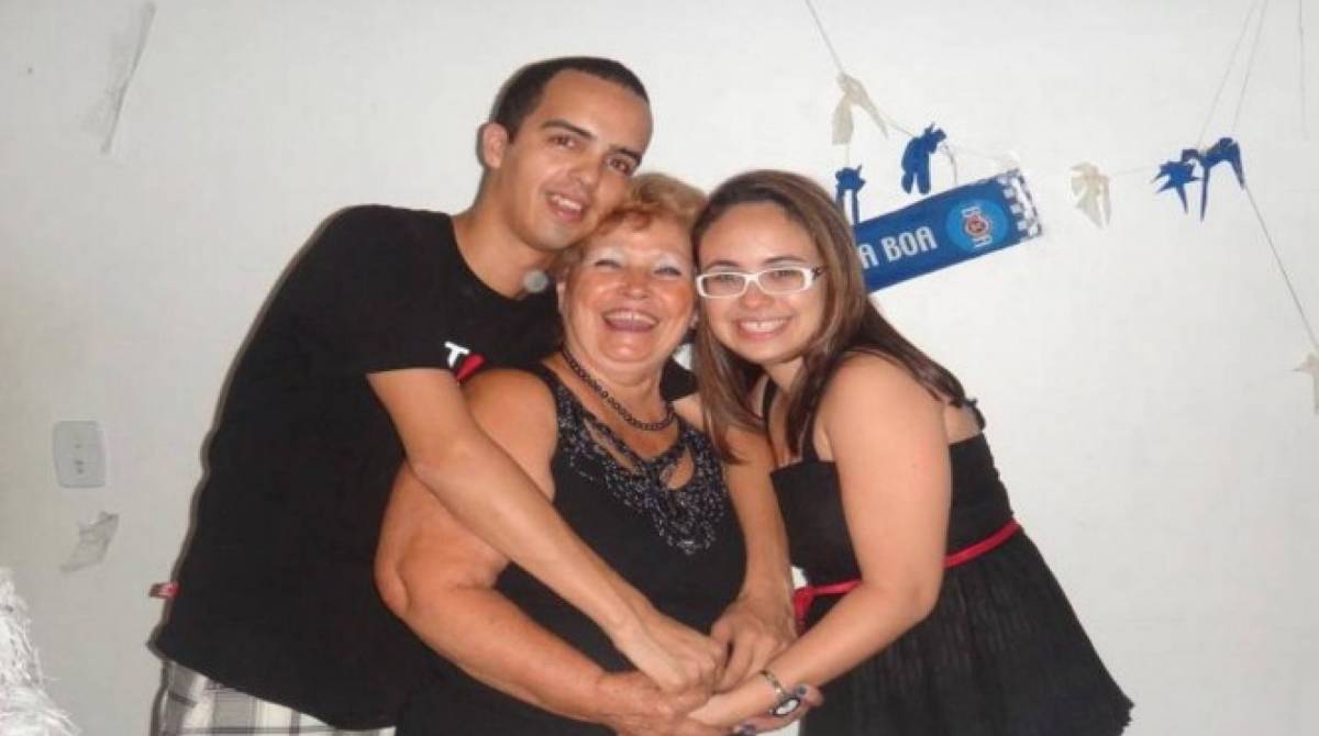 Rafany, Linete e Manuella foram encontrados mortos a tiros na cama de Linete - Reprodução Facebook