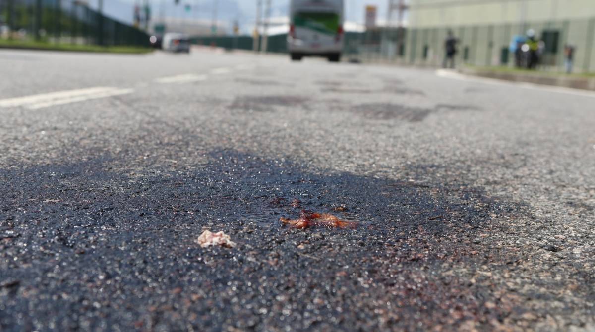 Ciclista morreu na Avenida Embaixador Abelardo Bueno, na Barra, ap&oacute;s ser atropelado por &ocirc;nibus - Daniel Castelo Branco / Ag&ecirc;ncia O Dia