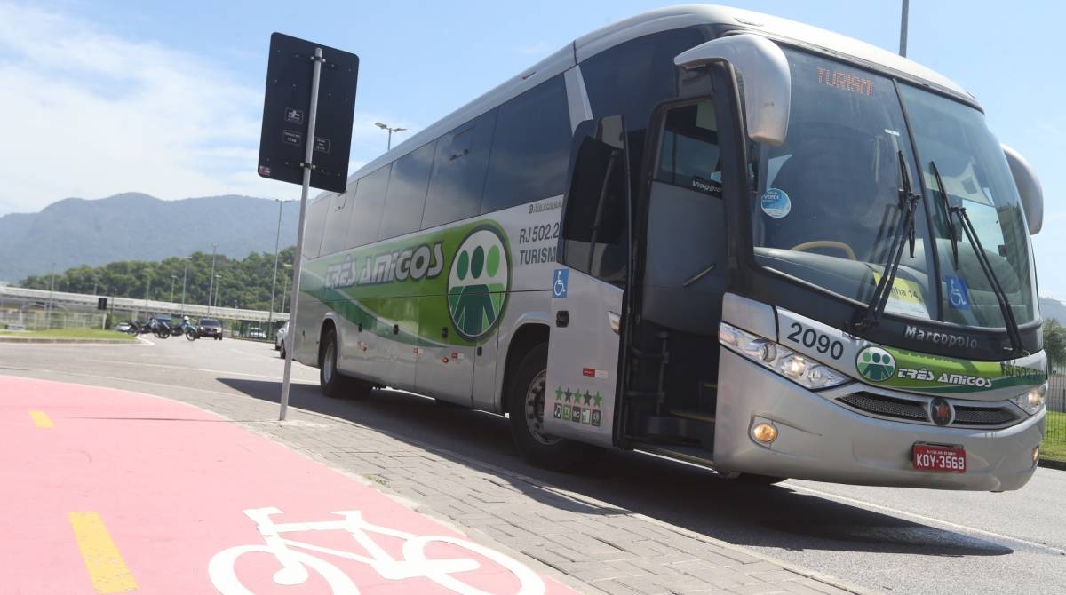 Onibus atropela e mata ciclista na av. Abelardo Bueno na Barra da Tijuca em frente ao Parque Olimpico. Foto: Daniel Castelo Branco / Ag&ecirc;ncia O Dia