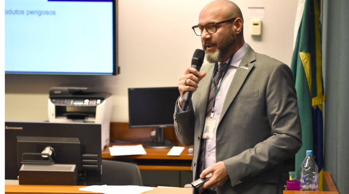 Deolindo Carniel pede mais atenção aos policiais civis e federais