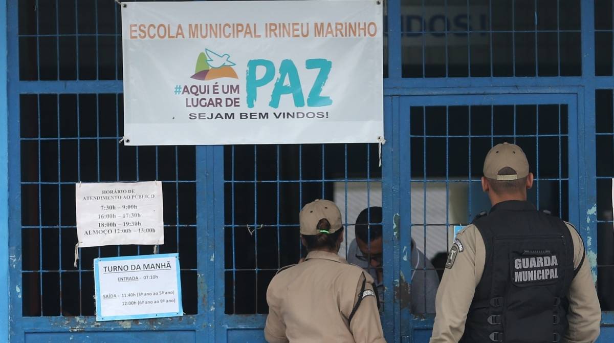 Rio - Escola Municipal Irineu Marinho -Presença da Gurda Municipal na escola onde um adolescente de 16 anos foi apreendido após tentar esfaquear alunos, na noite desta terça-feira (19). Foto: Daniel Castelo Branco / Agência O Dia